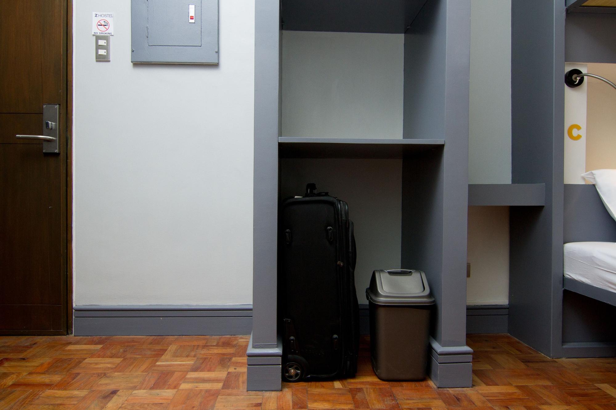 Z Hostel Makati City Exterior photo