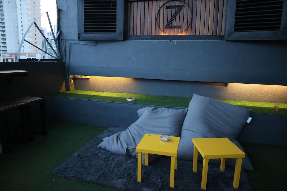 Z Hostel Makati City Exterior photo