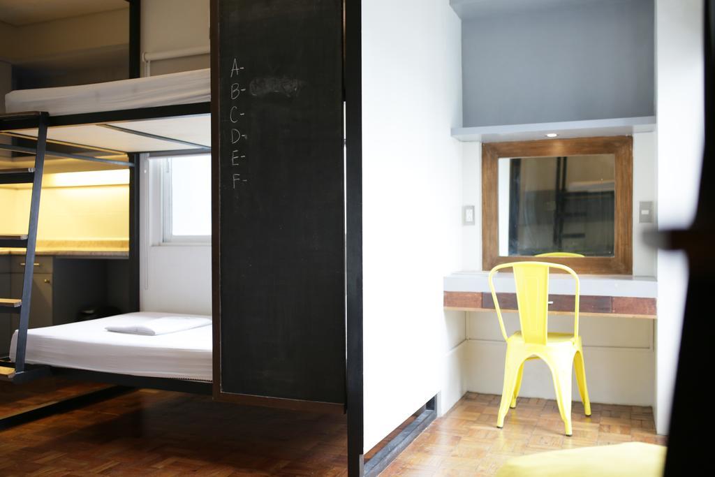 Z Hostel Makati City Exterior photo