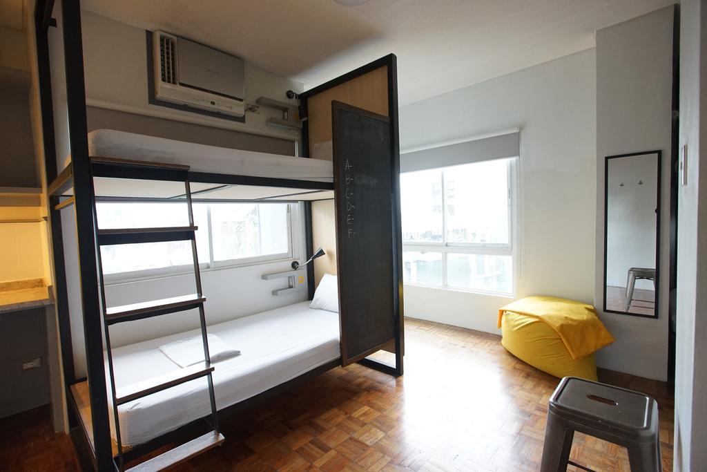 Z Hostel Makati City Exterior photo