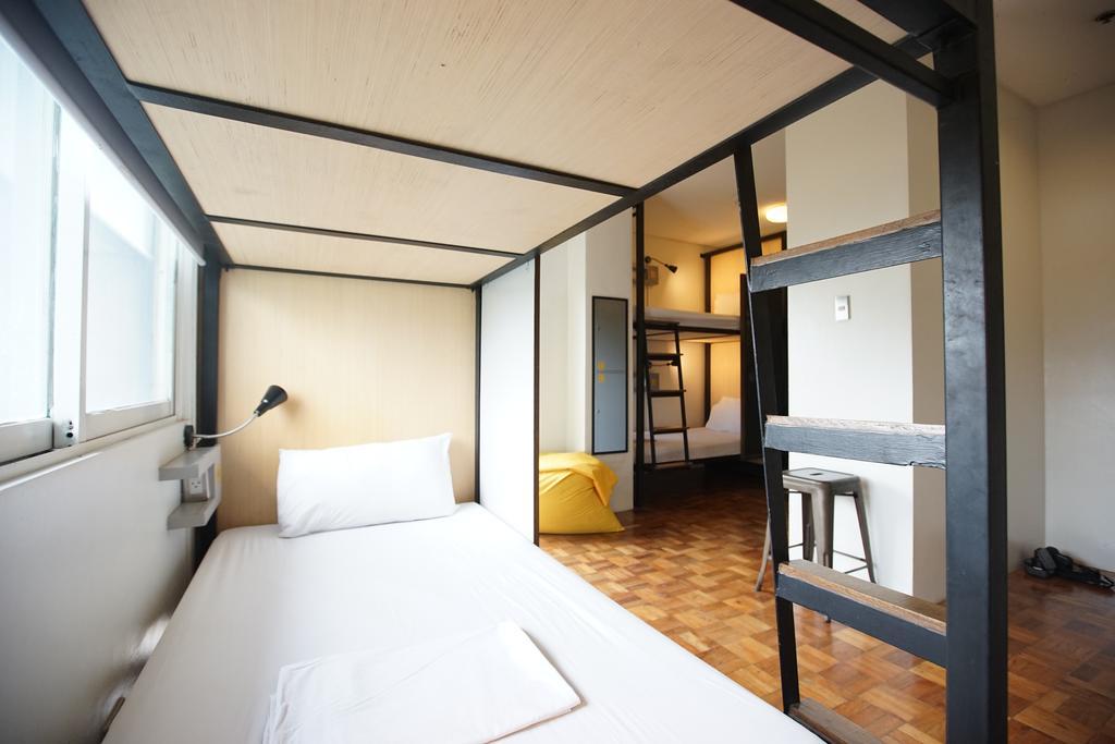 Z Hostel Makati City Exterior photo