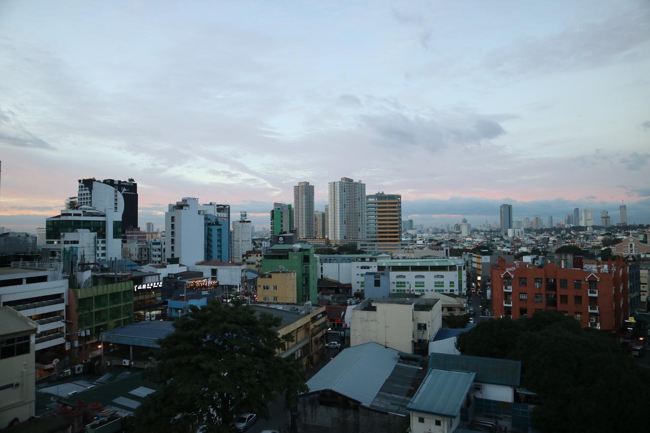 Z Hostel Makati City Exterior photo