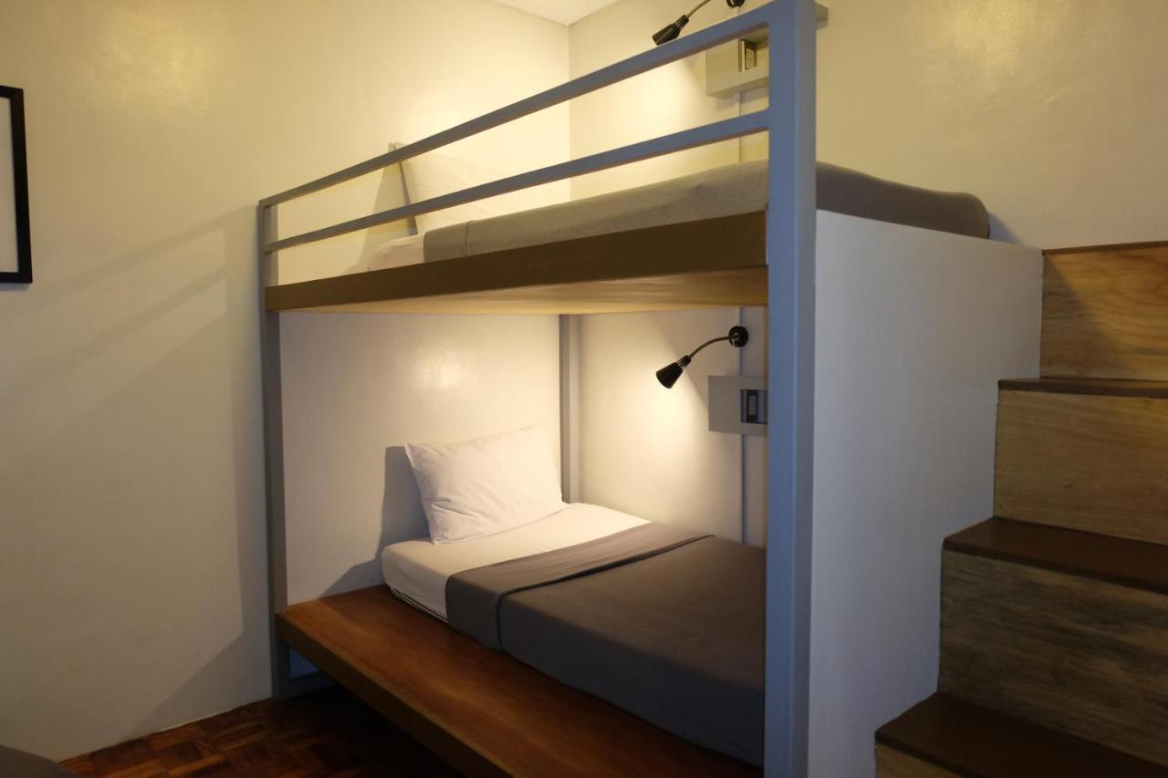 Z Hostel Makati City Exterior photo